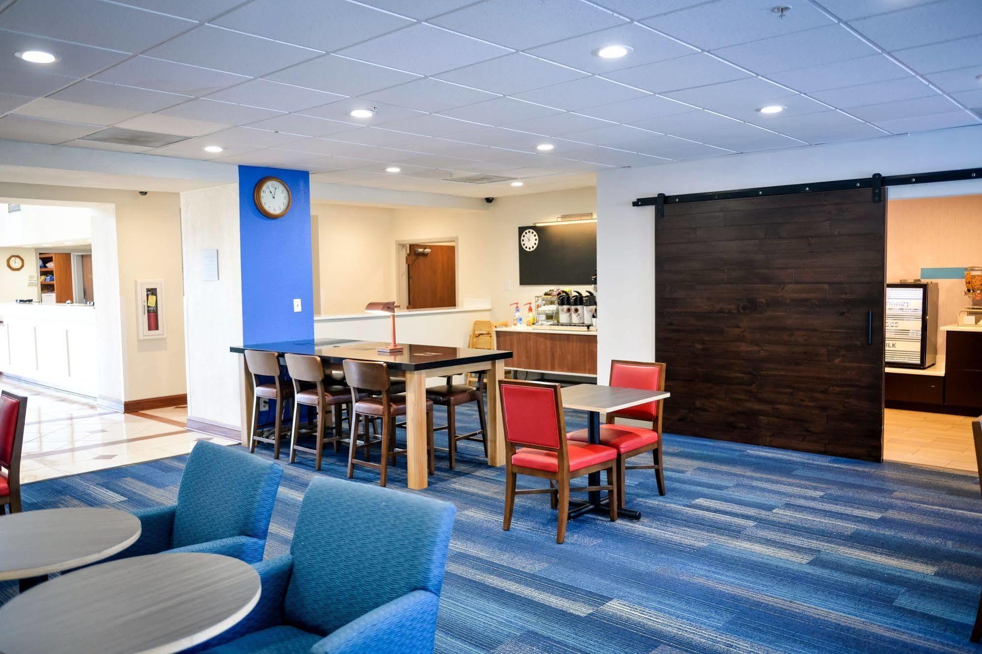 Holiday Inn Express Prince Frederick By Ihg Ngoại thất bức ảnh